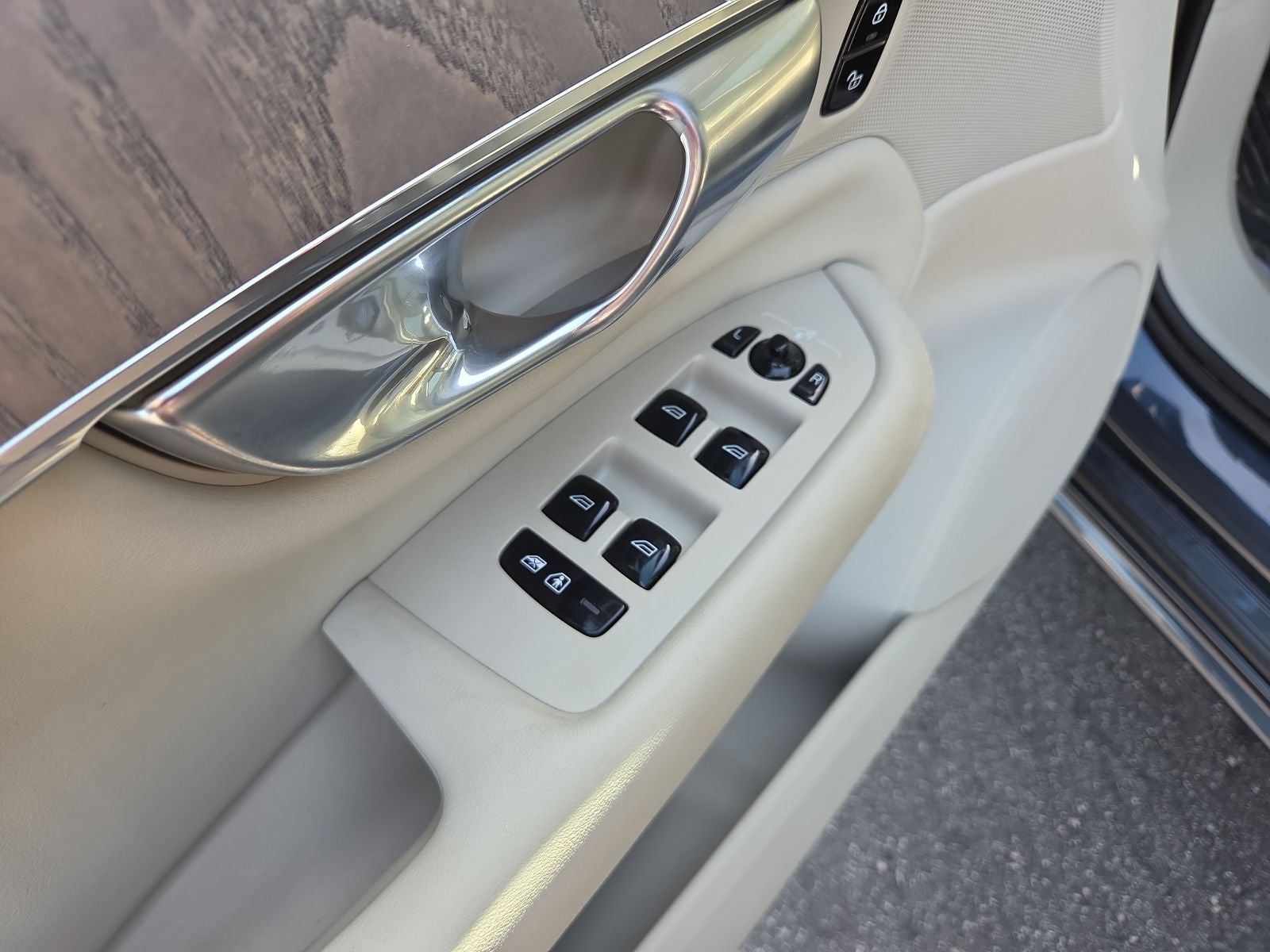2023 Volvo XC90 B6 Core