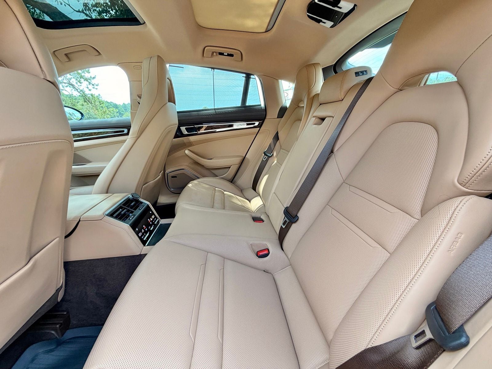 2023 Porsche Panamera 4 Platinum Edition