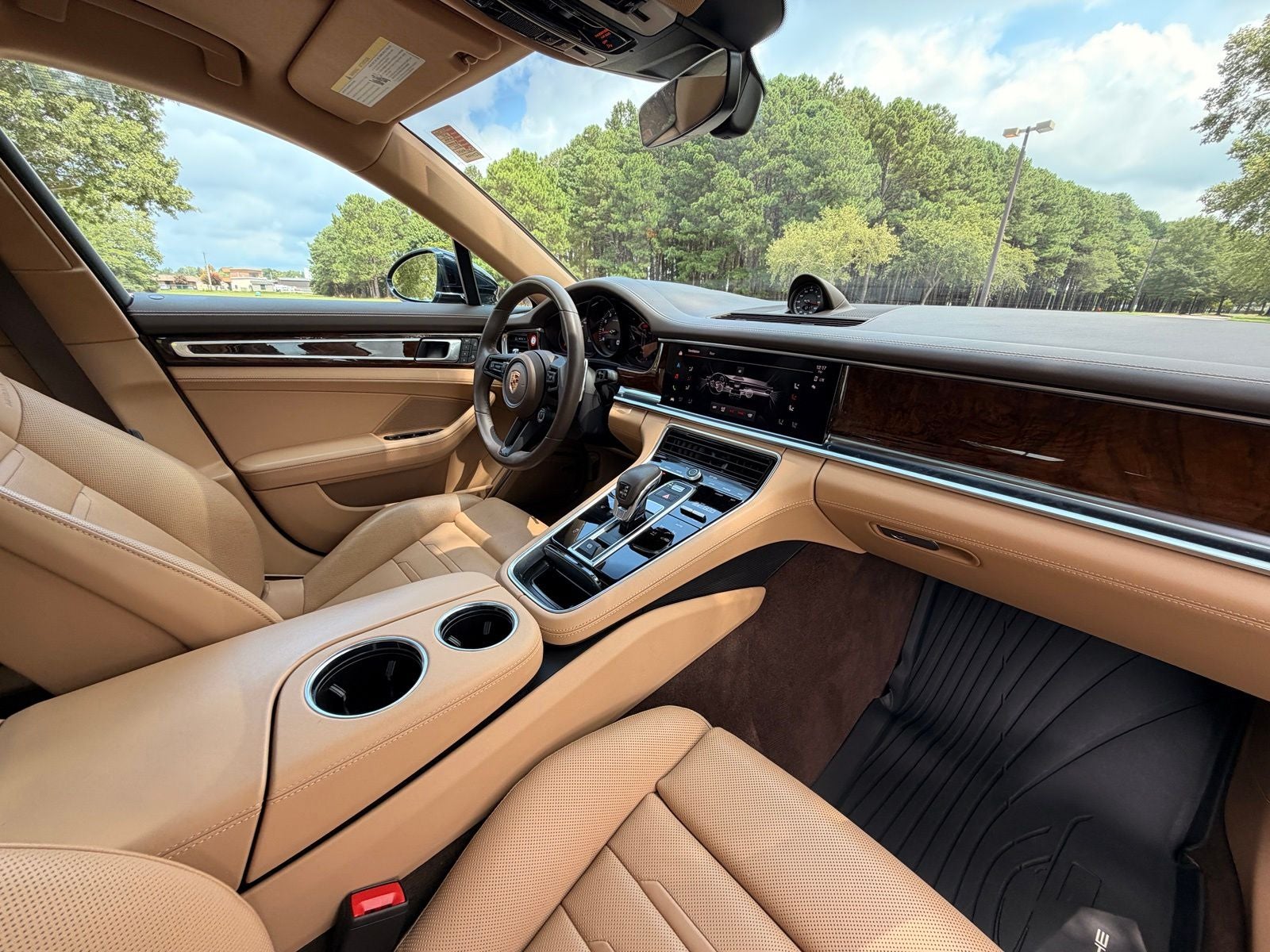 2023 Porsche Panamera 4 Platinum Edition
