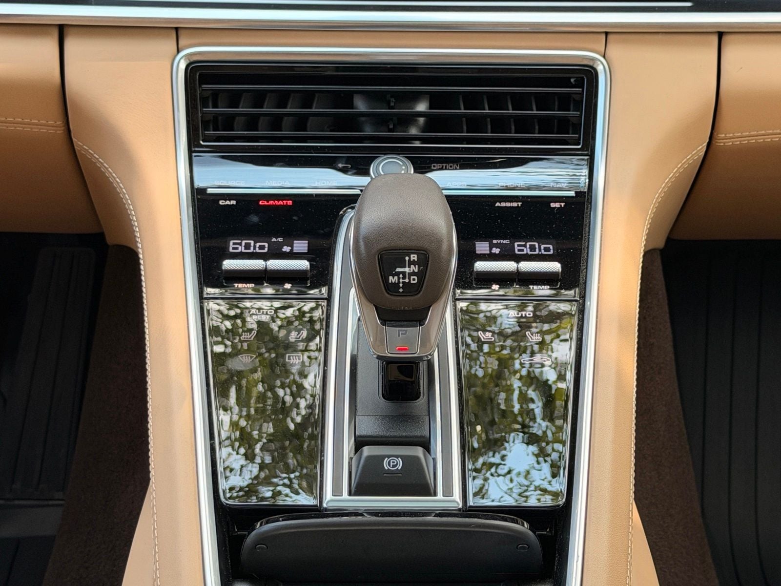 2023 Porsche Panamera 4 Platinum Edition