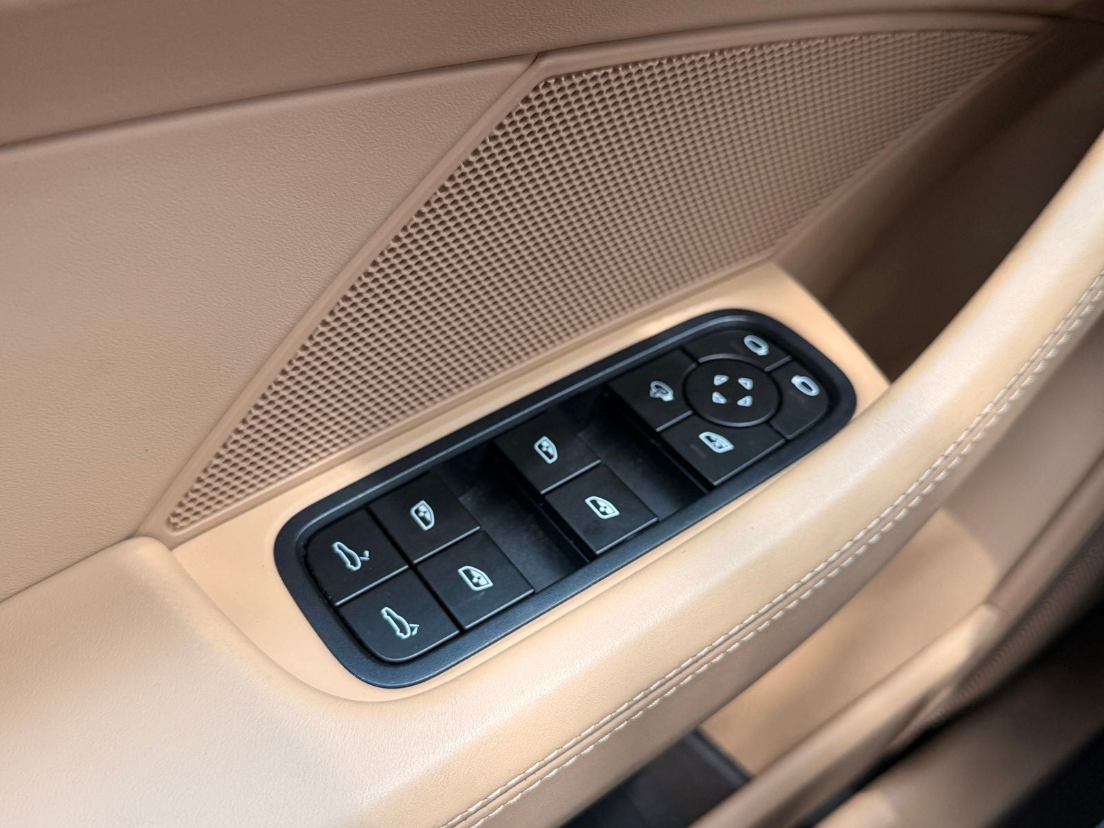 2023 Porsche Panamera 4 Platinum Edition