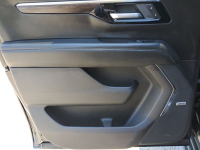 2025 Chevrolet Suburban LT