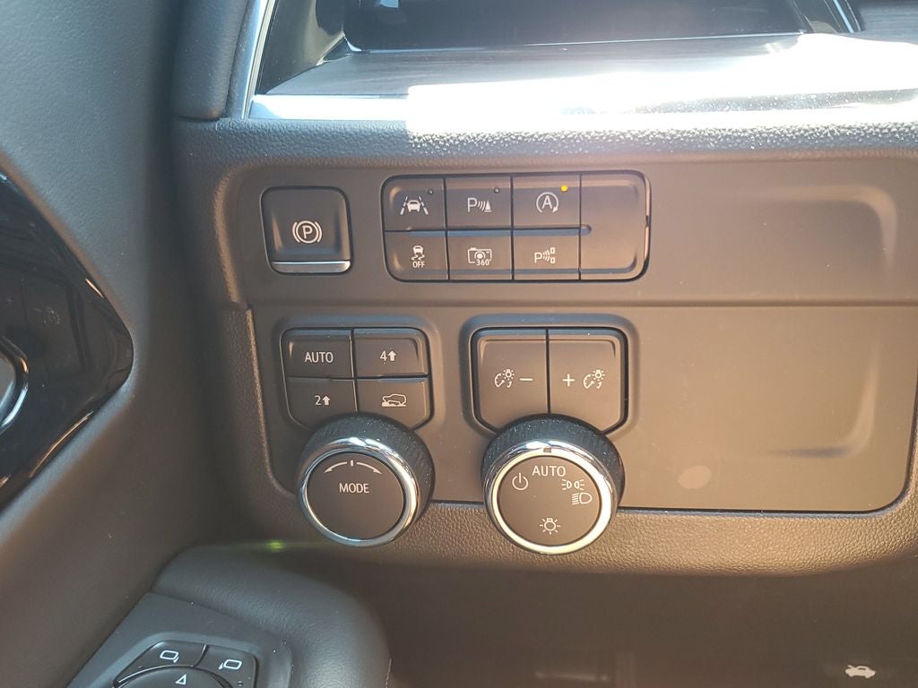 2025 Chevrolet Suburban LS