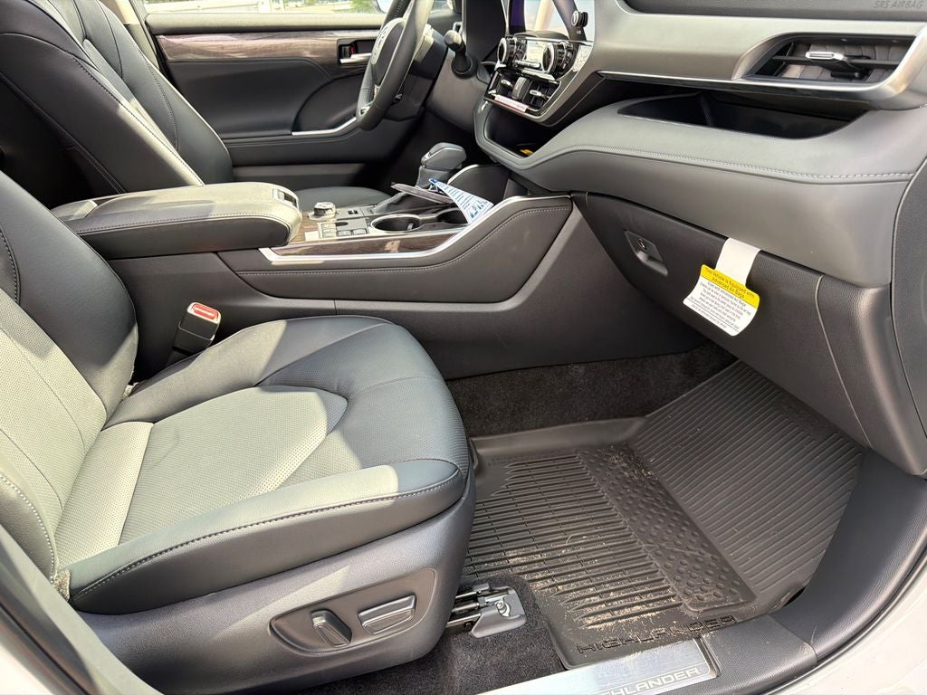 2026 Toyota Highlander Base