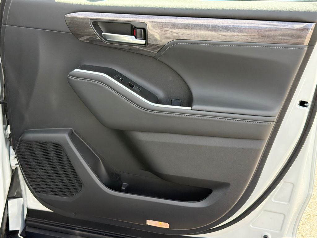 2026 Toyota Highlander Base
