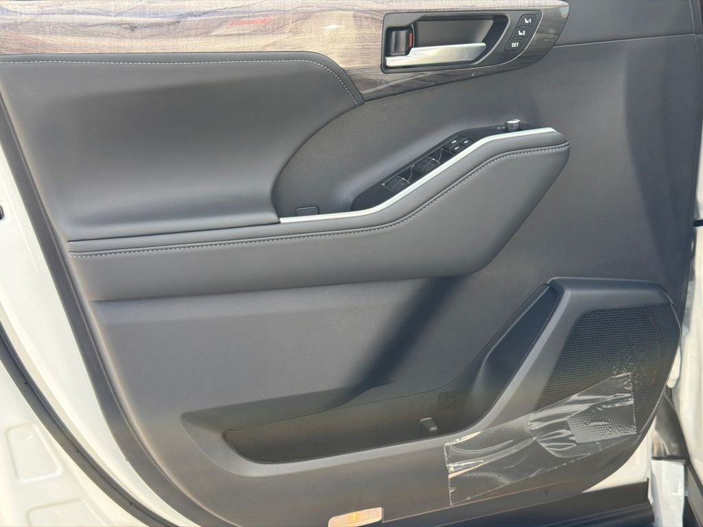 2026 Toyota Highlander Base