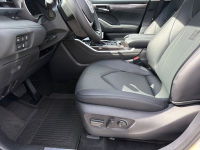 2026 Toyota Highlander Base