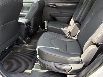 2026 Toyota Highlander Base