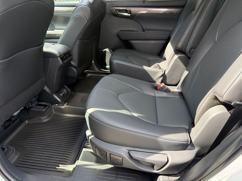 2026 Toyota Highlander Base