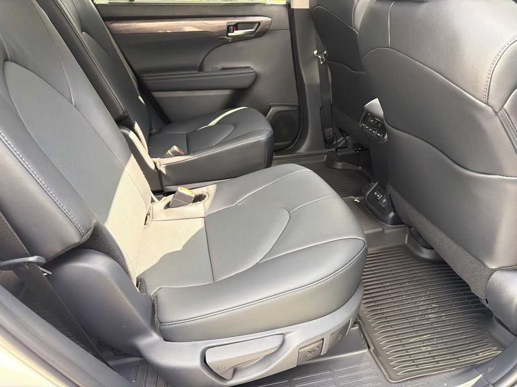2026 Toyota Highlander Base
