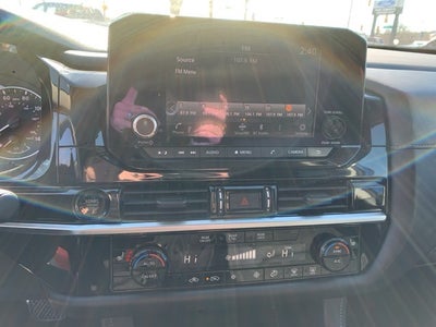 2025 Nissan Pathfinder SV