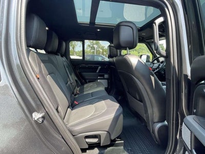 2024 Land Rover Defender 130 X-Dynamic SE
