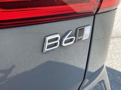 2023 Volvo XC60 B6 Ultimate Dark Theme