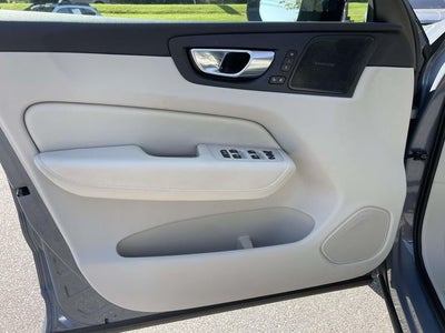 2023 Volvo XC60 B6 Ultimate Dark Theme