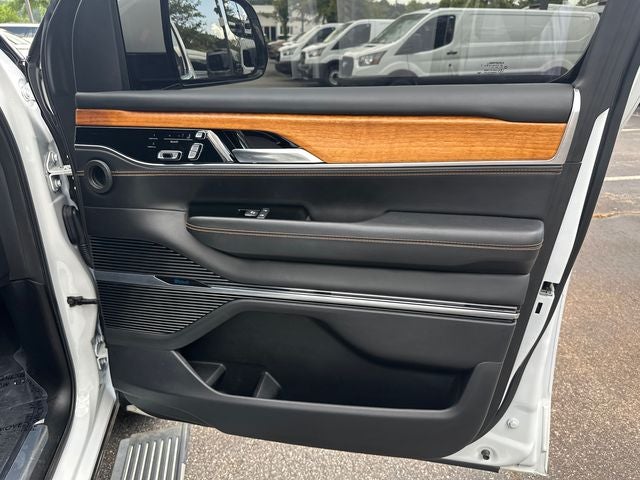 2022 Jeep Grand Wagoneer Series III