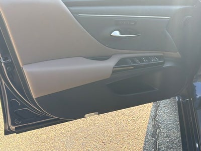 2025 Lexus ES 300h
