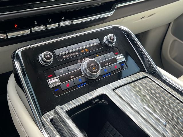 2022 Lincoln Navigator Black Label