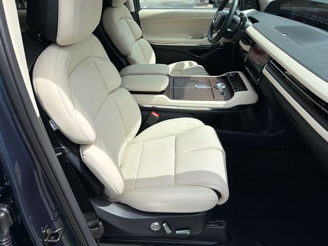 2027 Lincoln Navigator Premiere