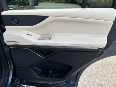 2027 Lincoln Navigator Premiere