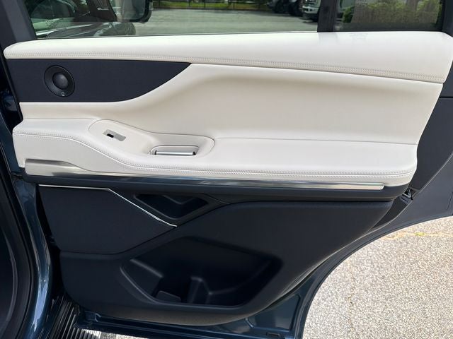 2027 Lincoln Navigator Premiere
