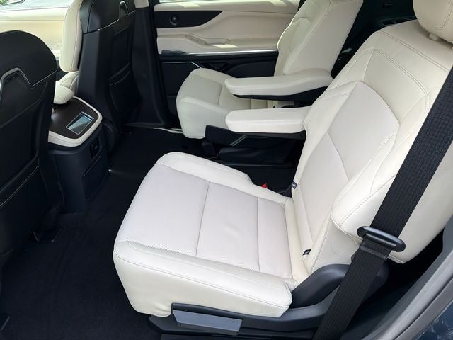 2027 Lincoln Navigator Premiere