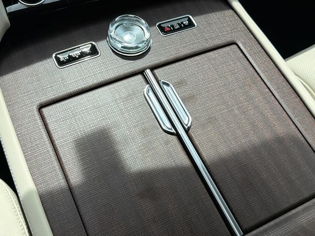 2027 Lincoln Navigator Premiere
