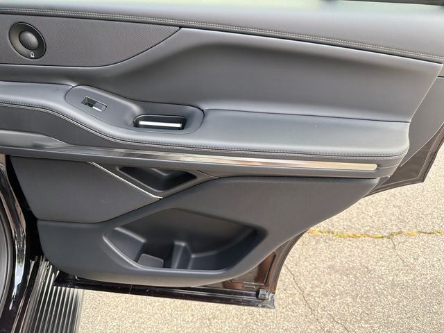 2027 Lincoln Navigator Premiere
