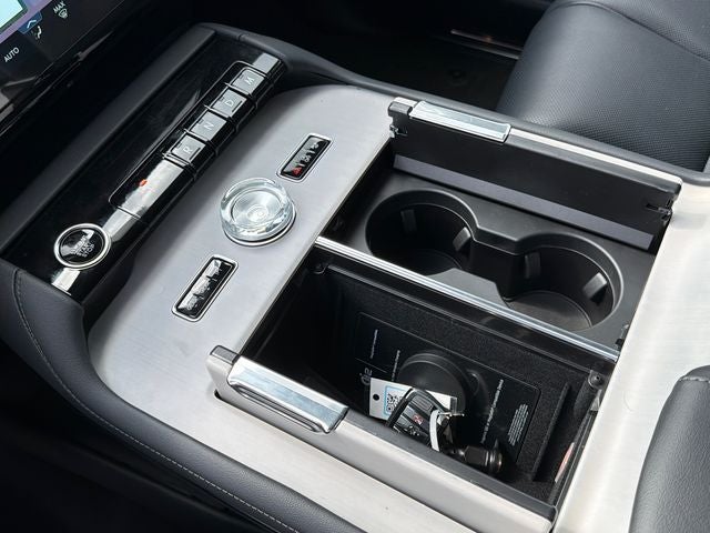 2027 Lincoln Navigator Premiere