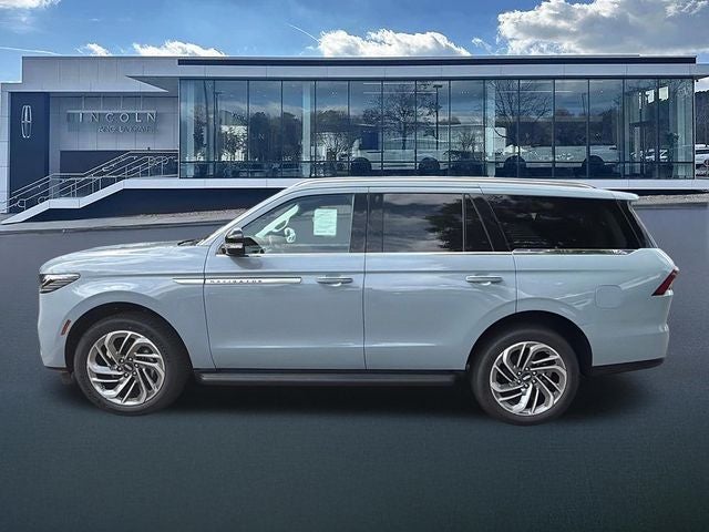 2027 Lincoln Navigator Premiere