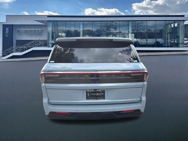 2027 Lincoln Navigator Premiere