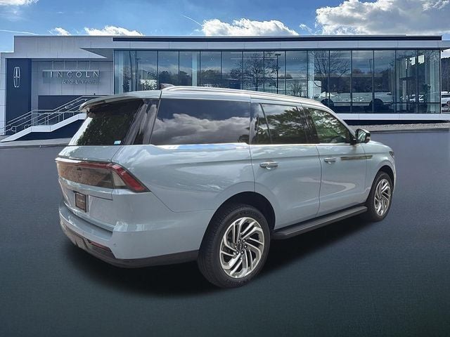 2027 Lincoln Navigator Premiere