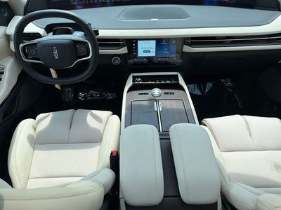 2027 Lincoln Navigator L Reserve