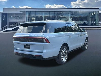 2027 Lincoln Navigator L Reserve