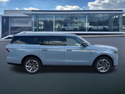 2027 Lincoln Navigator L Reserve