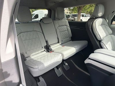 2027 Lincoln Navigator L Black Label