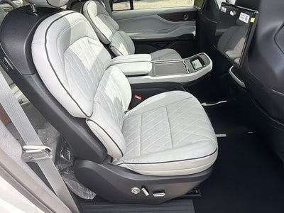 2027 Lincoln Navigator L Black Label