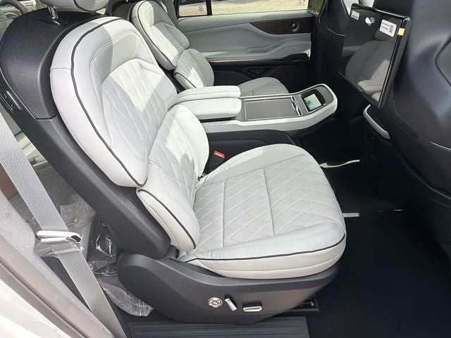 2027 Lincoln Navigator L Black Label
