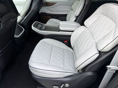 2027 Lincoln Navigator L Black Label