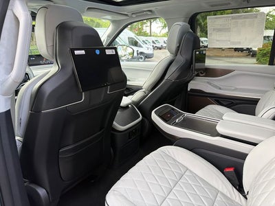 2027 Lincoln Navigator L Black Label
