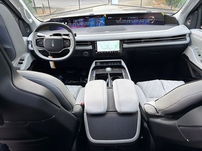 2027 Lincoln Navigator L Black Label
