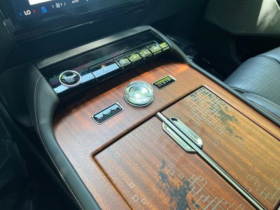 2027 Lincoln Navigator L Black Label