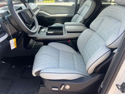 2027 Lincoln Navigator L Black Label
