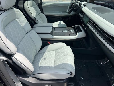 2027 Lincoln Navigator L Black Label