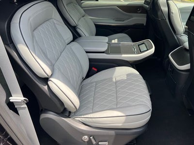 2027 Lincoln Navigator L Black Label