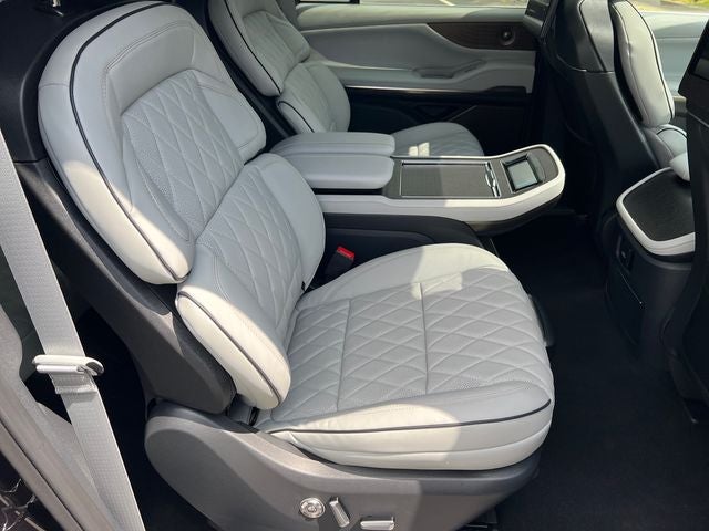 2027 Lincoln Navigator L Black Label