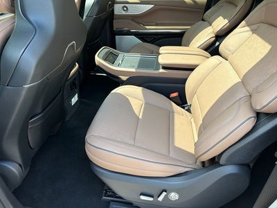2027 Lincoln Navigator L Black Label