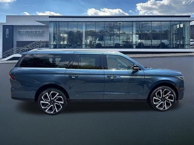 2027 Lincoln Navigator L Reserve