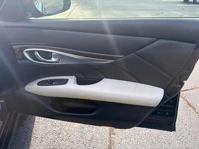 2016 INFINITI Q70 3.7X