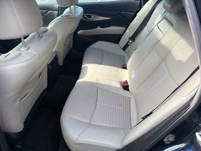 2016 INFINITI Q70 3.7X
