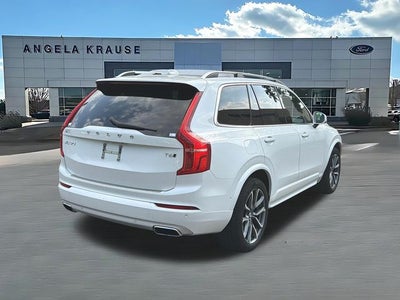 2017 Volvo XC90 T6 Momentum